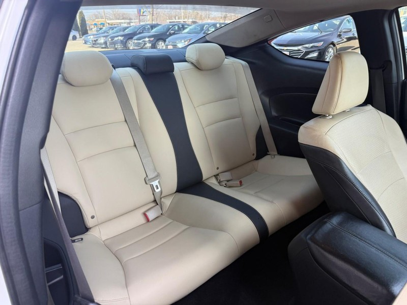 Honda Accord Coupe Vehicle Image 12