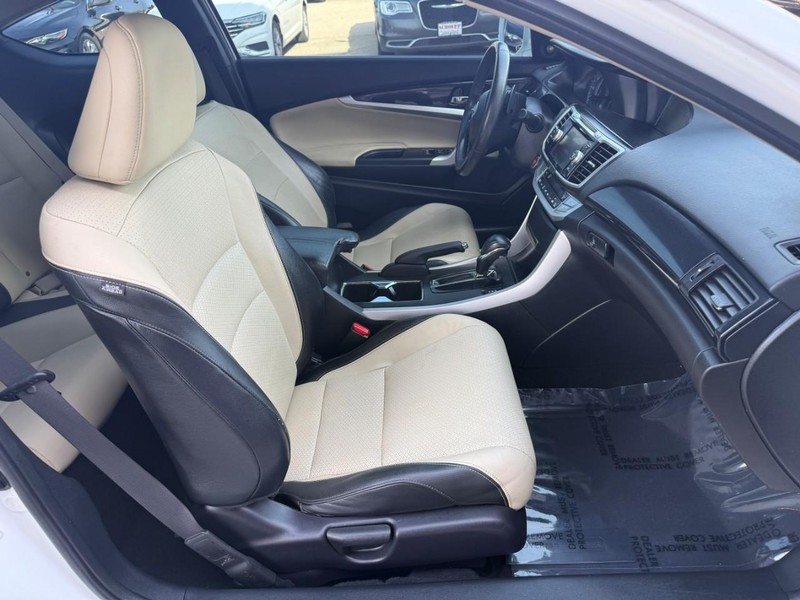 Honda Accord Coupe Vehicle Image 13