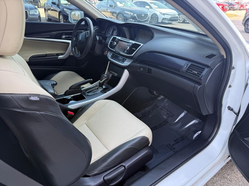 Honda Accord Coupe Vehicle Image 14