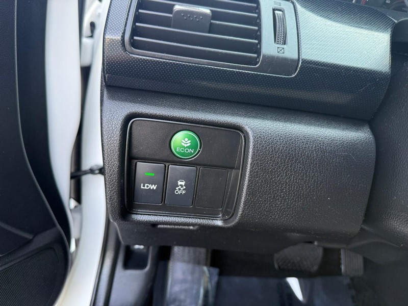 Honda Accord Coupe Vehicle Image 16