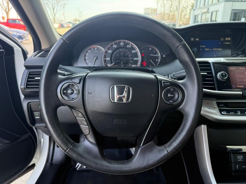 Honda Accord Coupe Vehicle Image 17