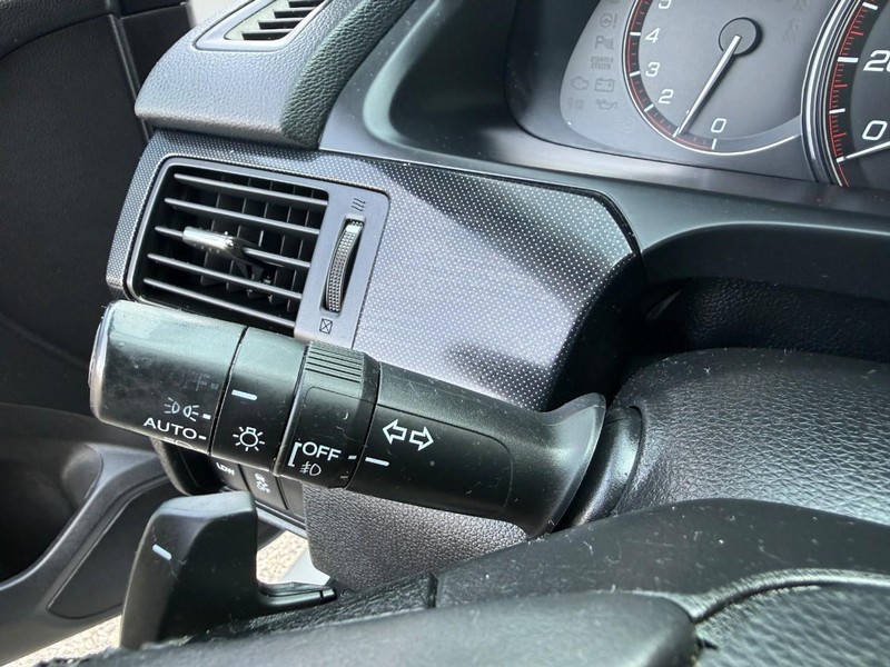 Honda Accord Coupe Vehicle Image 18