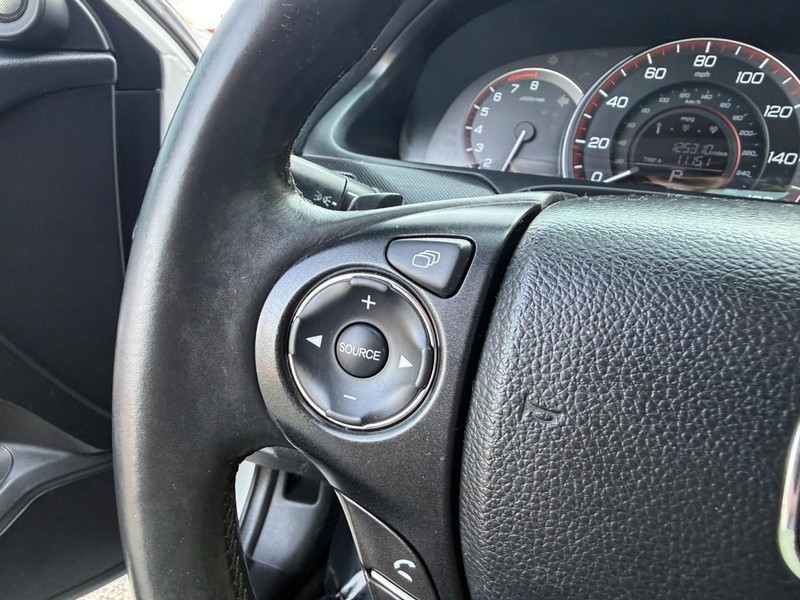 Honda Accord Coupe Vehicle Image 19