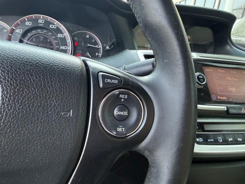 Honda Accord Coupe Vehicle Image 21