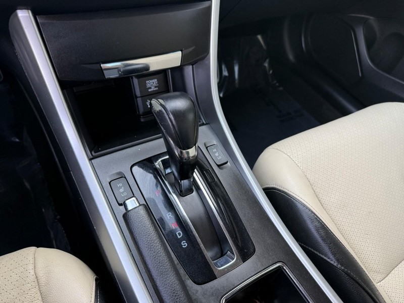 Honda Accord Coupe Vehicle Image 28