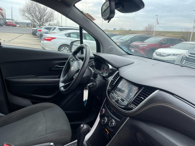 Chevrolet Trax Vehicle Image 02