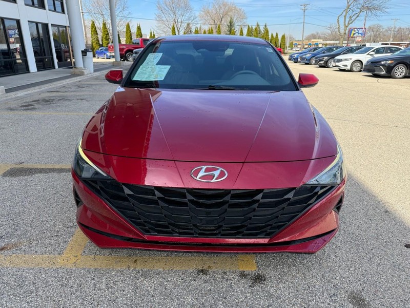 Hyundai Elantra Vehicle Image 02