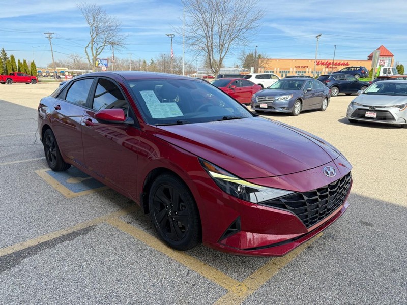 Hyundai Elantra Vehicle Image 03