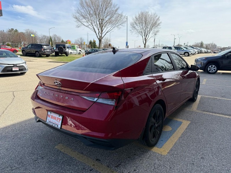 Hyundai Elantra Vehicle Image 05