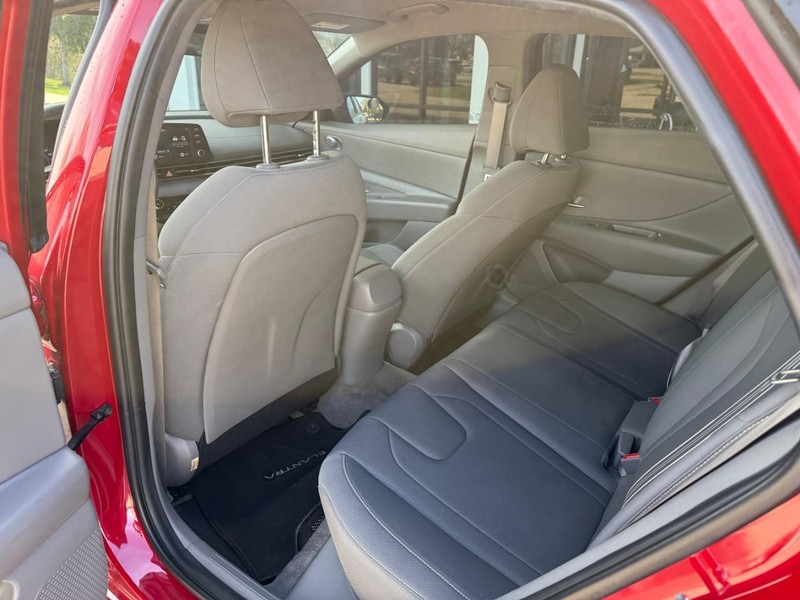 Hyundai Elantra Vehicle Image 11