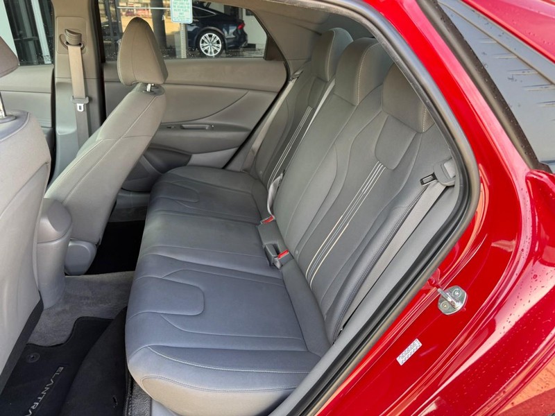 Hyundai Elantra Vehicle Image 12