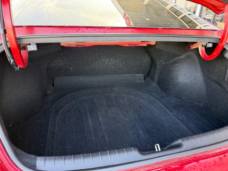 Hyundai Elantra Vehicle Image 13