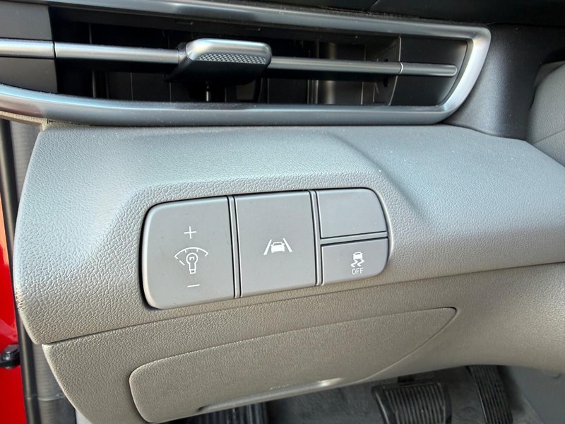 Hyundai Elantra Vehicle Image 18