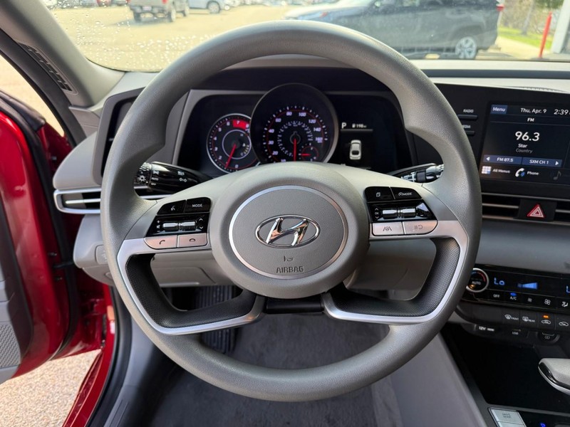 Hyundai Elantra Vehicle Image 19