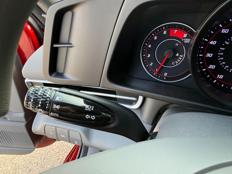 Hyundai Elantra Vehicle Image 20