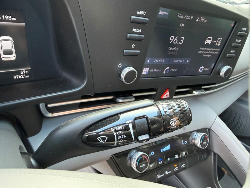 Hyundai Elantra Vehicle Image 22