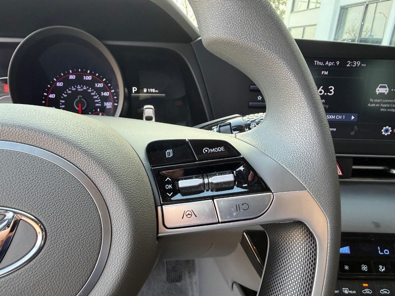 Hyundai Elantra Vehicle Image 23