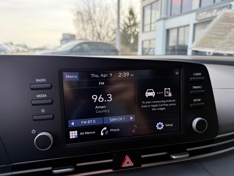 Hyundai Elantra Vehicle Image 24