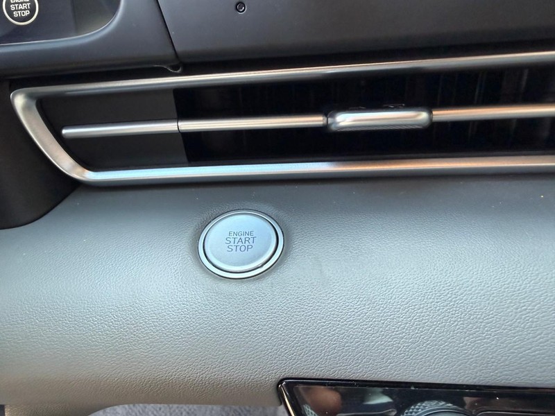 Hyundai Elantra Vehicle Image 26