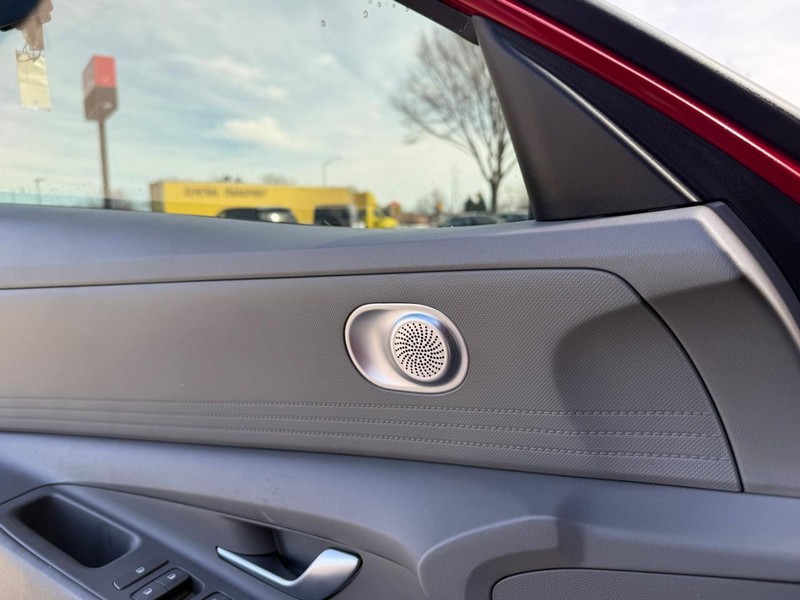 Hyundai Elantra Vehicle Image 29