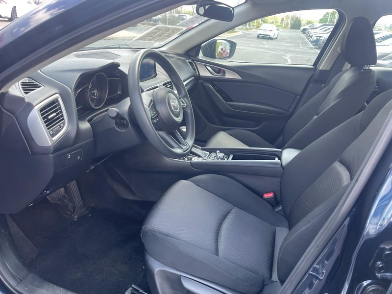 Mazda MAZDA3 4-Door Vehicle Image 12