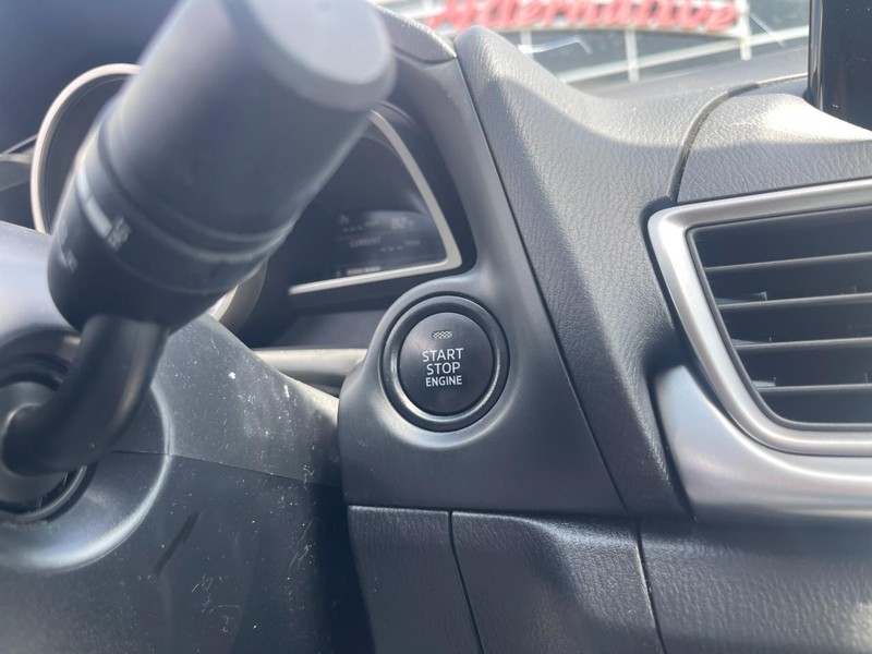 Mazda MAZDA3 4-Door Vehicle Image 19