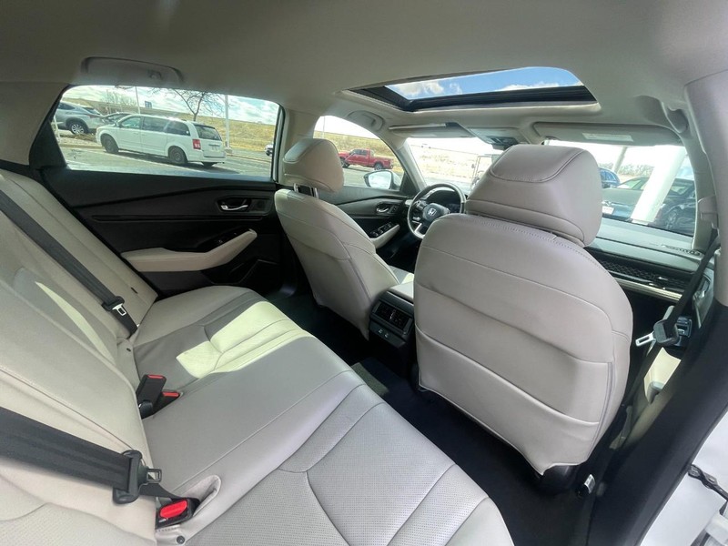 Honda Accord Hybrid Vehicle Image 16