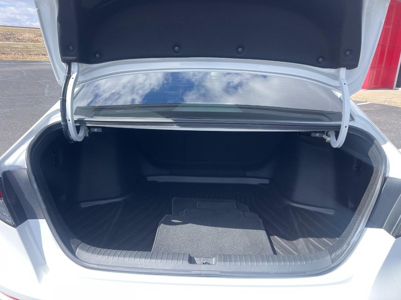 Honda Accord Hybrid Vehicle Image 18