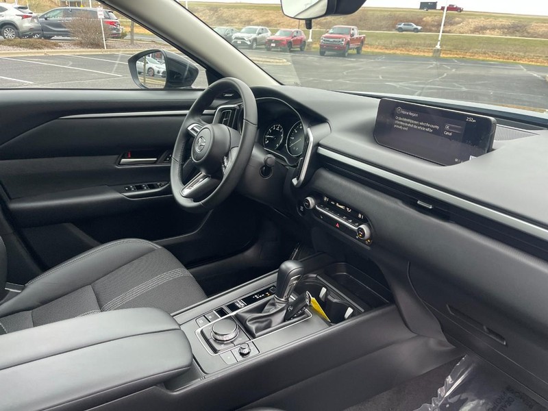 Mazda CX-50 Vehicle Image 09