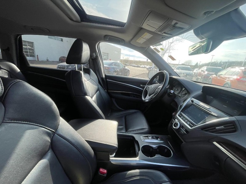 Acura MDX Vehicle Full-screen Gallery Image 04
