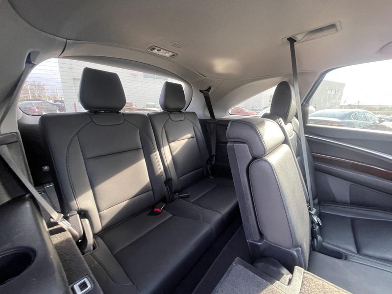 Acura MDX Vehicle Full-screen Gallery Image 06