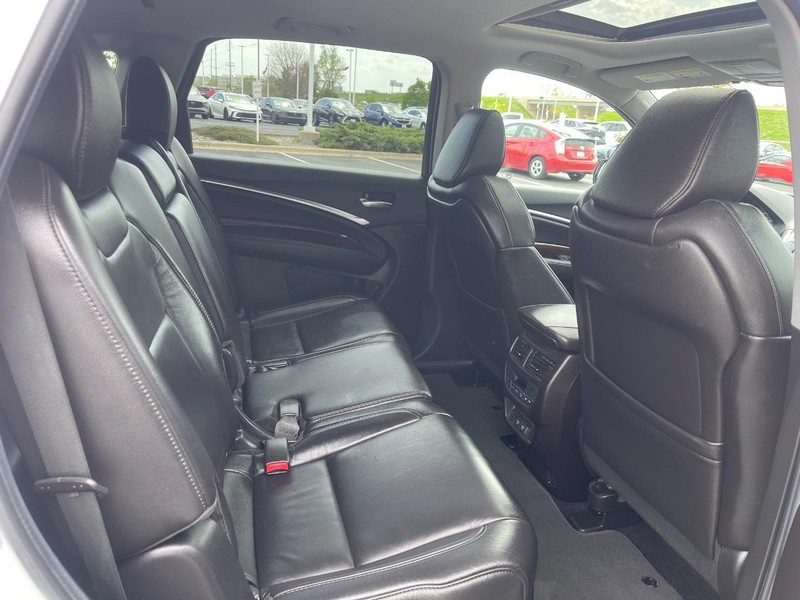 Acura MDX Vehicle Image 15