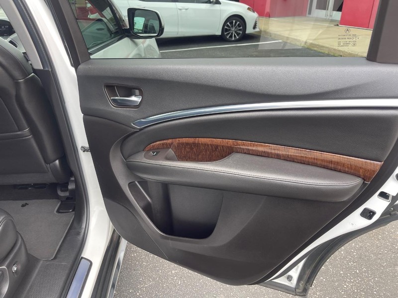 Acura MDX Vehicle Image 18