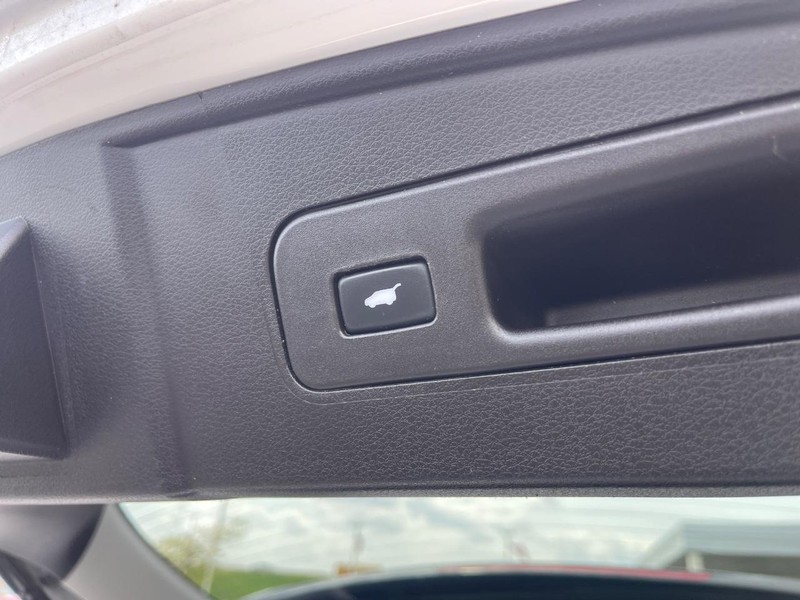Acura MDX Vehicle Image 22