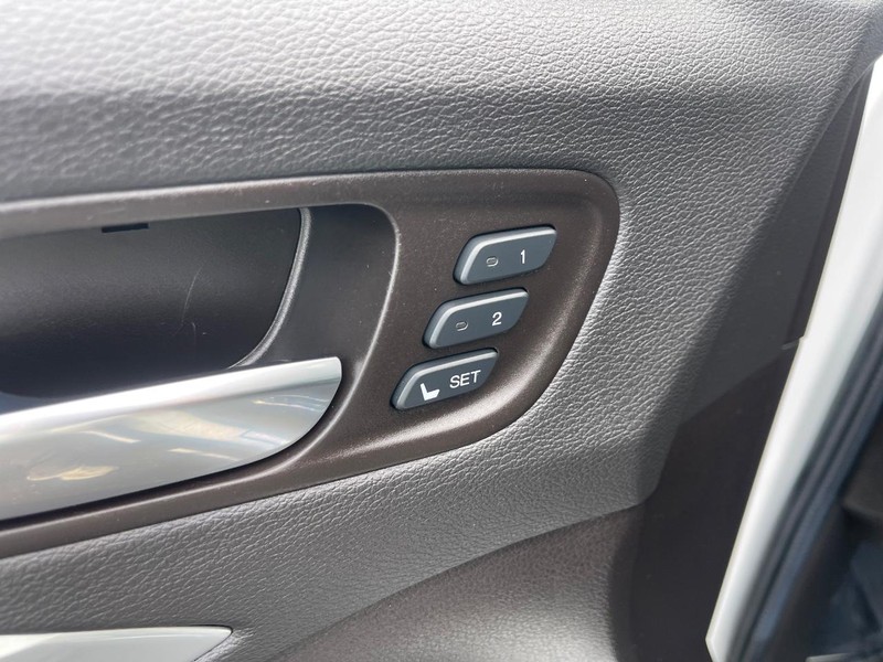 Acura MDX Vehicle Image 23