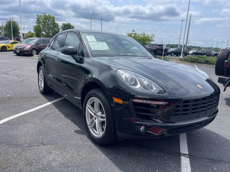 Porsche Macan Vehicle Image 02