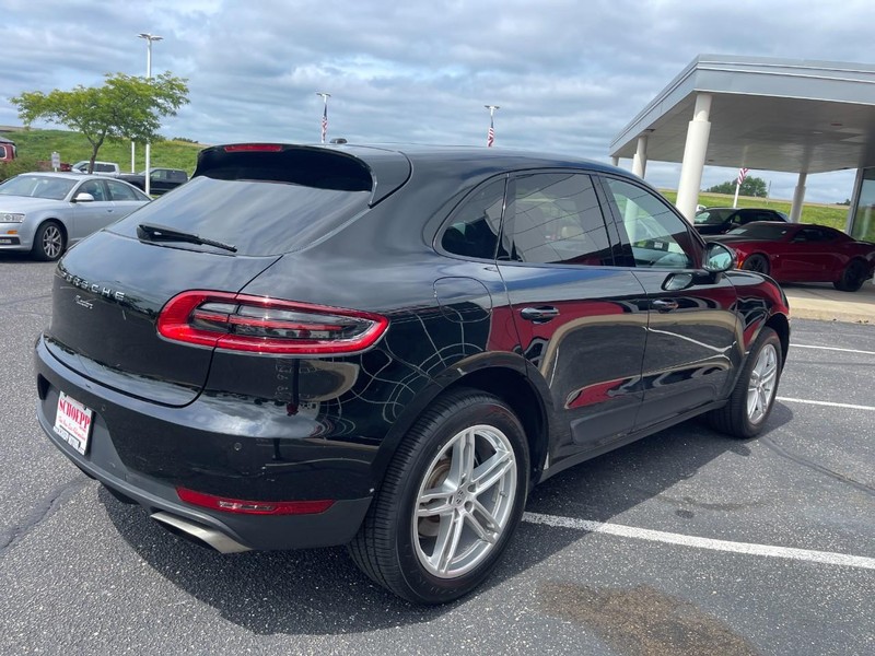 Porsche Macan Vehicle Image 03