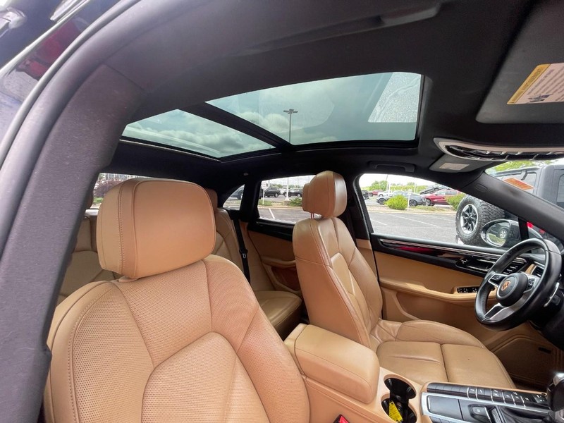Porsche Macan Vehicle Image 10