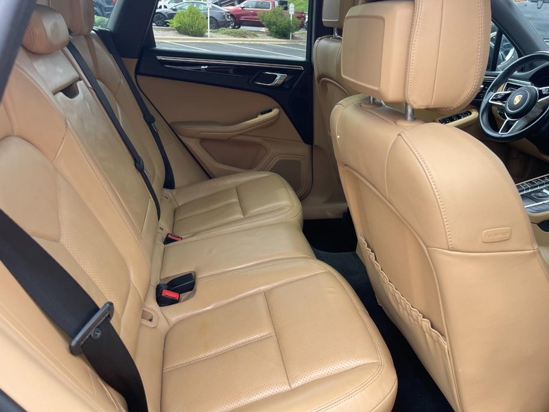 Porsche Macan Vehicle Image 14