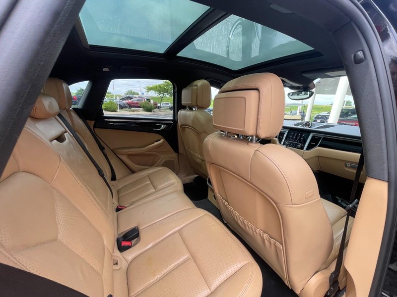 Porsche Macan Vehicle Image 15