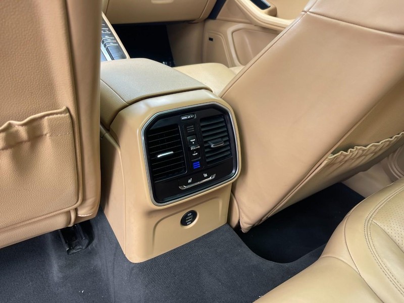 Porsche Macan Vehicle Image 20