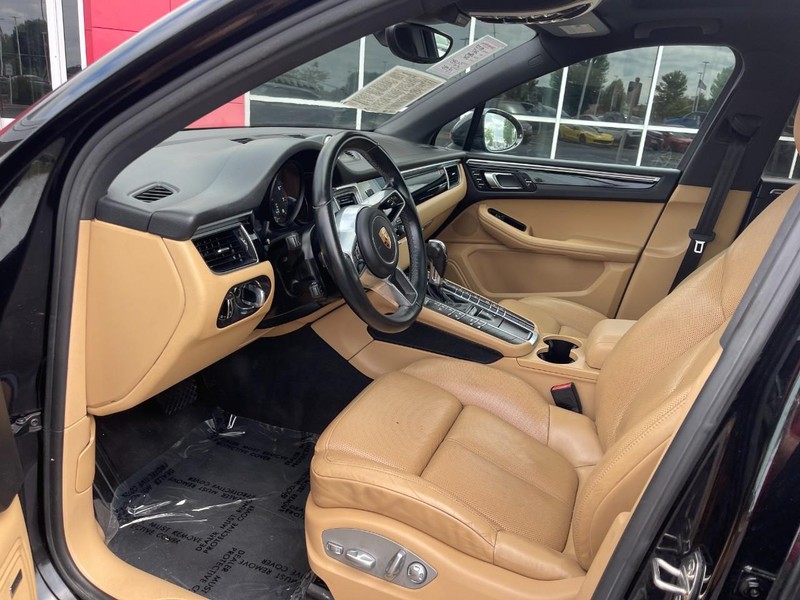 Porsche Macan Vehicle Image 22