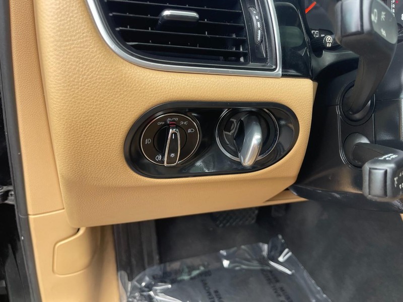 Porsche Macan Vehicle Image 26