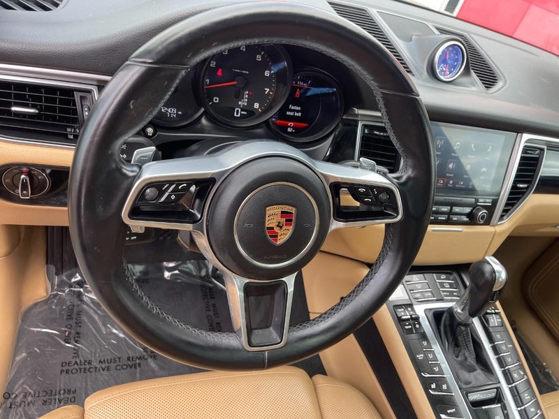 Porsche Macan Vehicle Image 27
