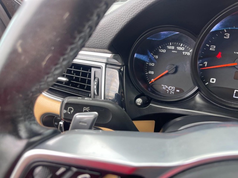 Porsche Macan Vehicle Image 30