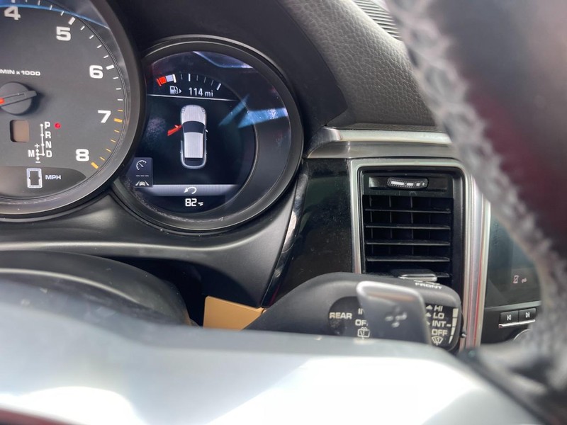 Porsche Macan Vehicle Image 31