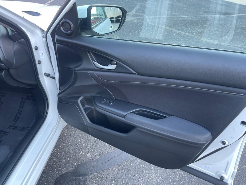 Honda Insight Vehicle Image 11