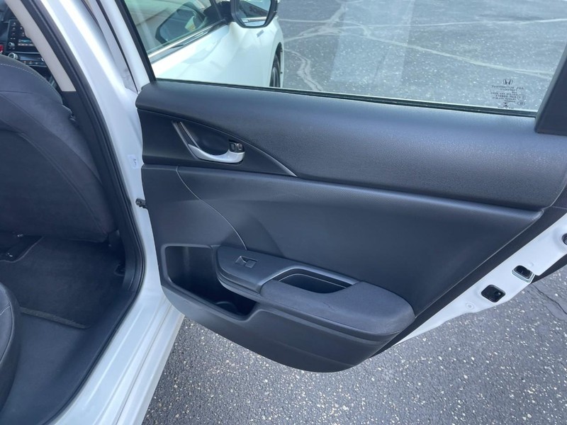 Honda Insight Vehicle Image 14