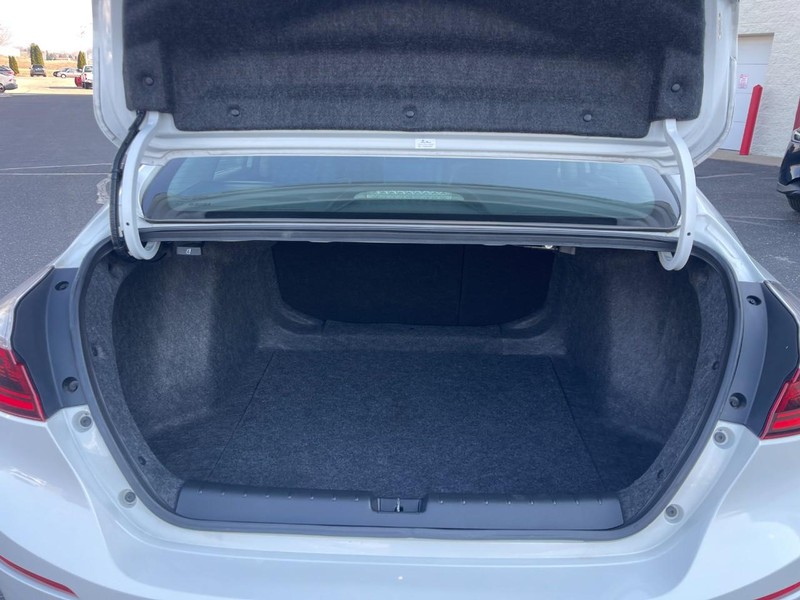 Honda Insight Vehicle Image 15