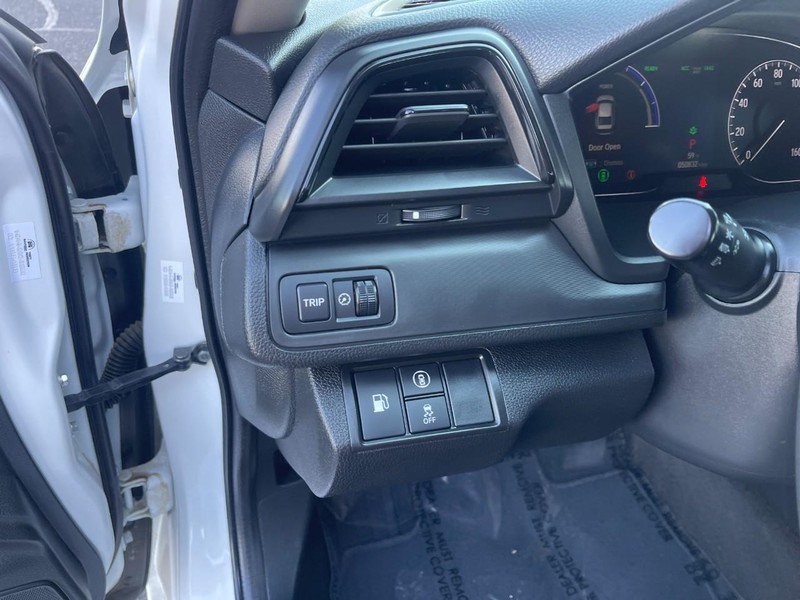 Honda Insight Vehicle Image 20